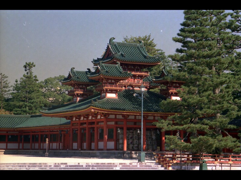 E' una riproduzione parziale del palazzo Heian di Heian-kyō