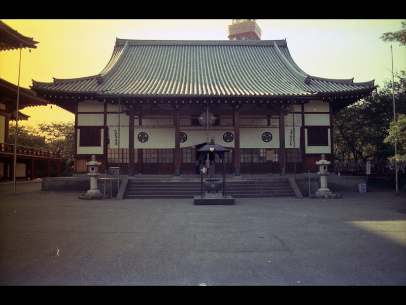 Tempio nei pressi della Tokyo Tower