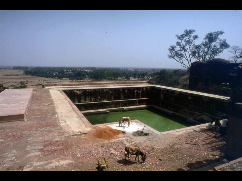 Piscina dell’acqua profumata dove Akbar faceva versare delle essenze per profumare l’acqua