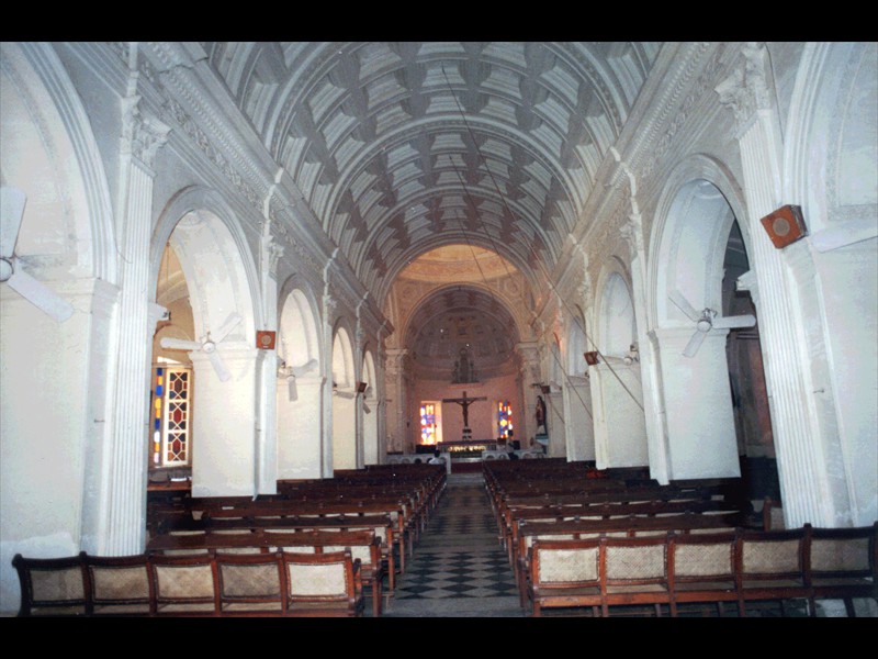 Interno della Basilica di Notre Dame a Pondicherry