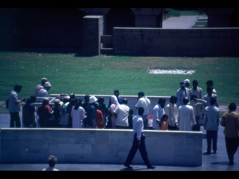 Il Raj Ghat il punto esatto dove fu cremato il Mahatma Gandhi